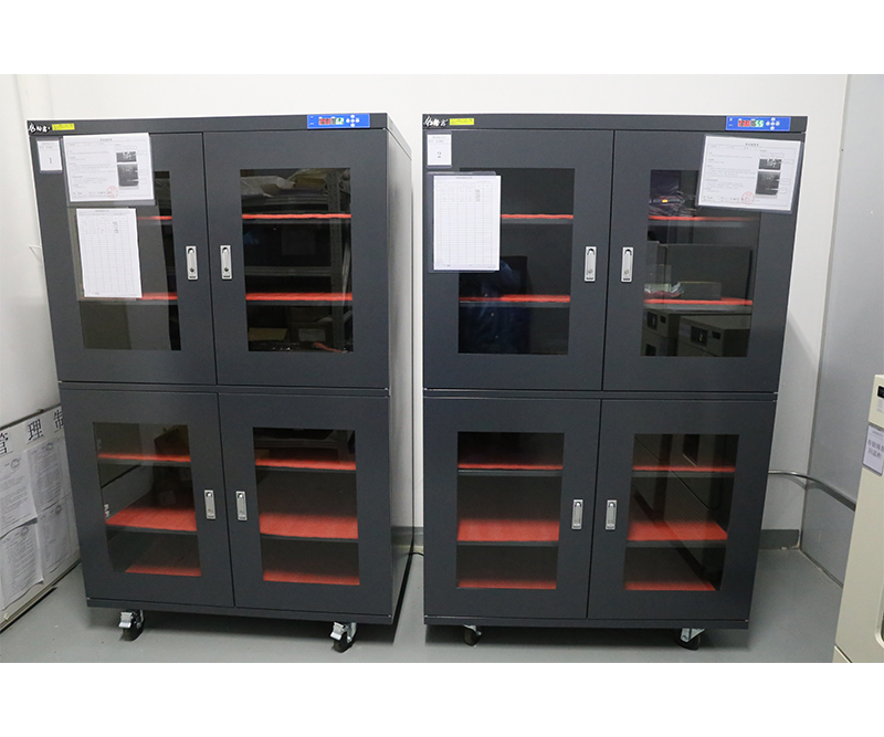 Humidity-sensitive component cabinet